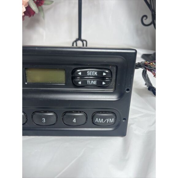 2003 - 2010 Ford Crown‎ Victoria AM FM Police Radio OEM 7C2T-19B131-AA - Picture 5 of 11